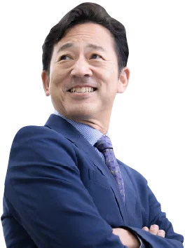 笑顔のビジネスパーソンが社内のデジタル化に喜んでいる